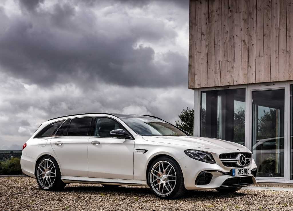 Заряженный седан mercedes-amg e 63 научили ездить боком