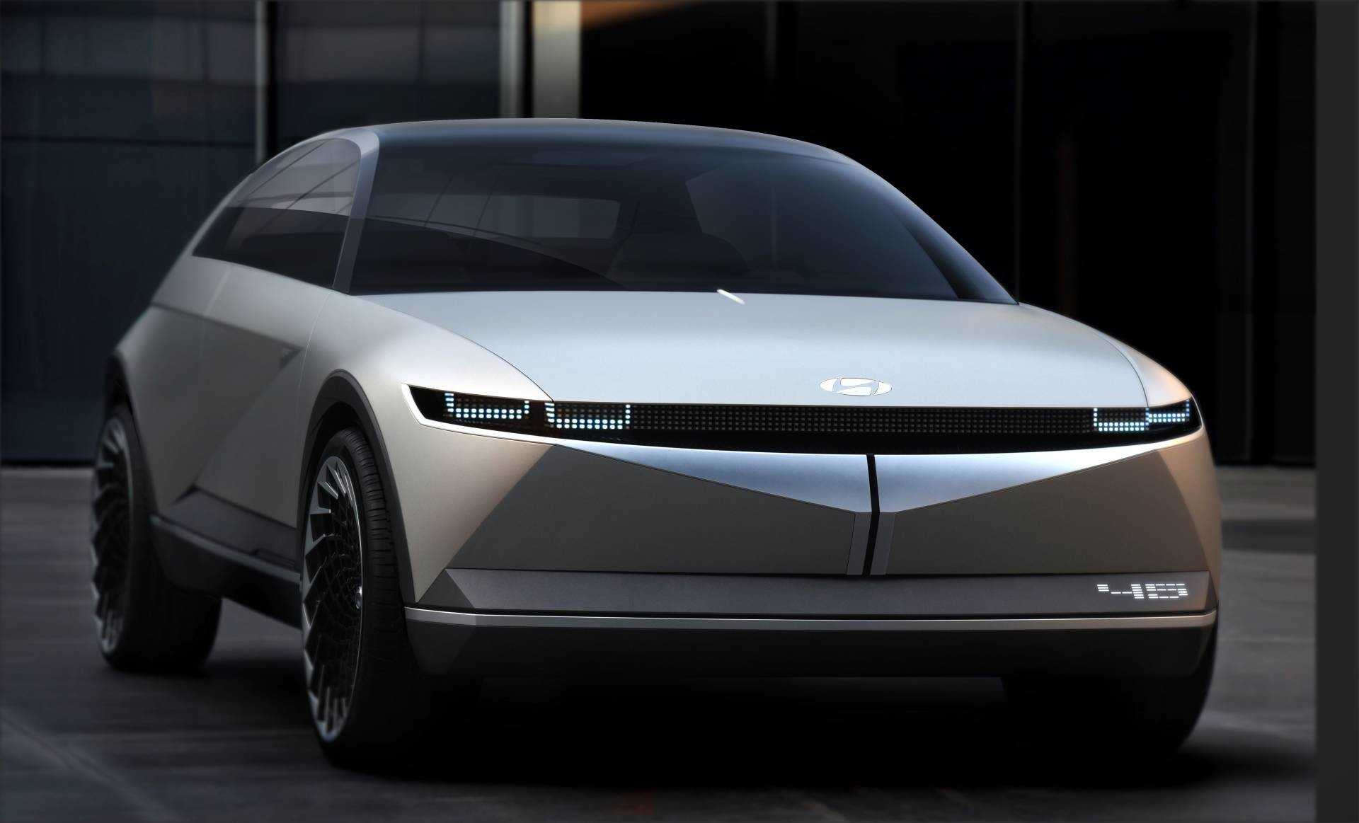 В марте двадцать первого года компания Honda представила обновленный бизнес-седан Legend, который стал первым в мире серийным автомобилем получившим
