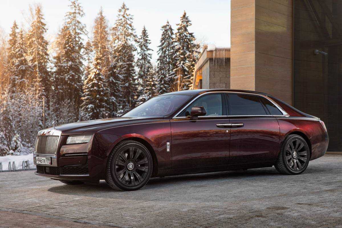 Компания Rolls-Royce представила длиннобазный вариант нового седана Ghost II с приставкой Extended в названии Такая четырехдверка позиционируется