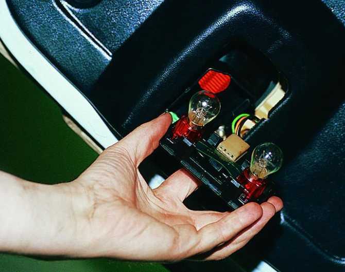 На автомобиле ваз-2110 не горят фонари заднего хода: как устранить проблему