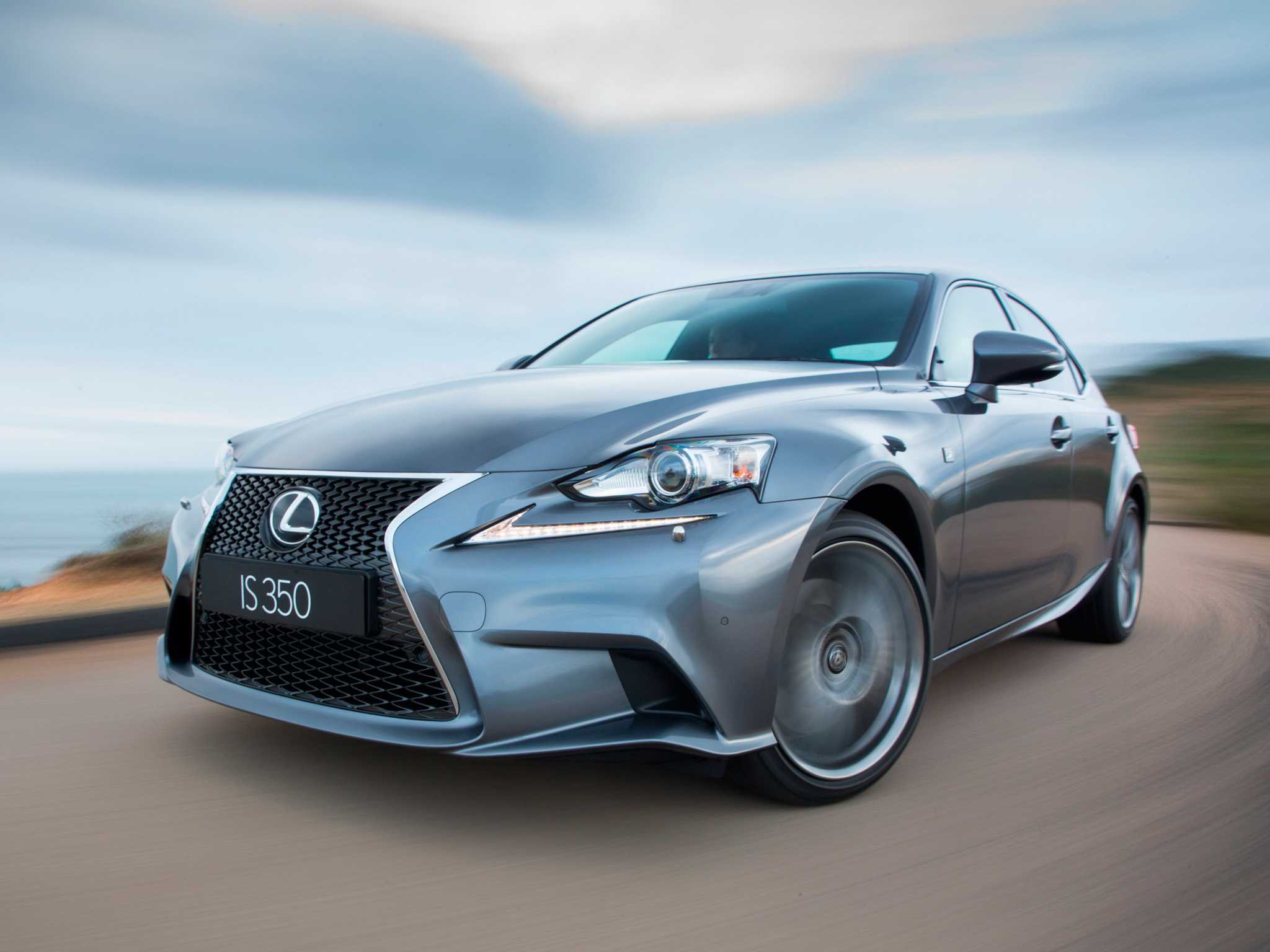 Lexus is300h