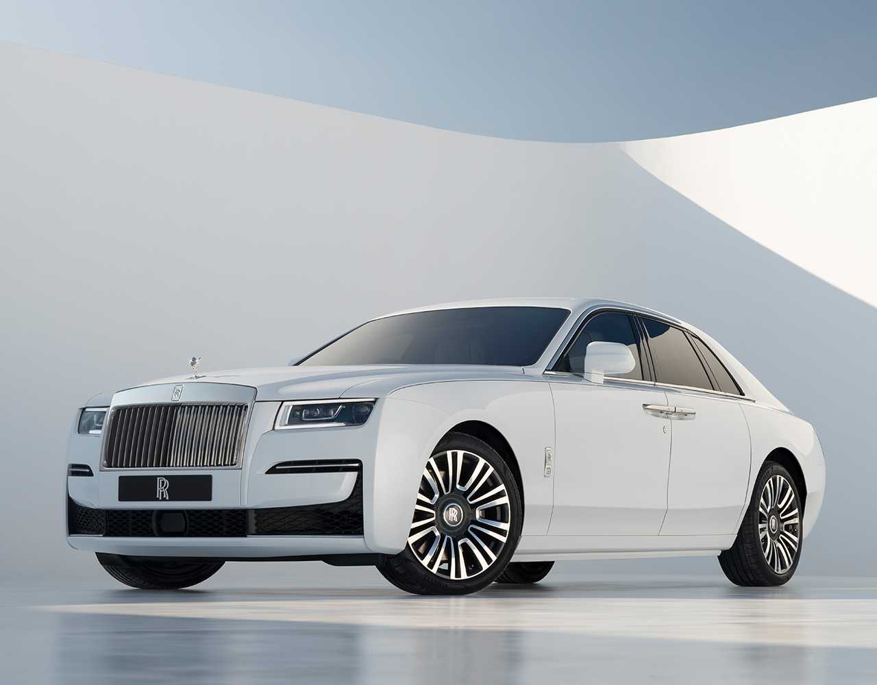 Rolls-royce ghost extended 2021 года - роскошная гостиная на колесах