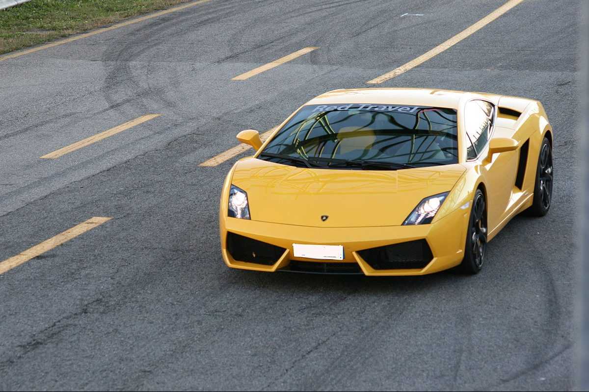На автосалоне в Париже 2012 дебютировал обновленный суперкар Lamborghini Gallardo LP560-4 2013 модельного года, но во французской столице показали лишь