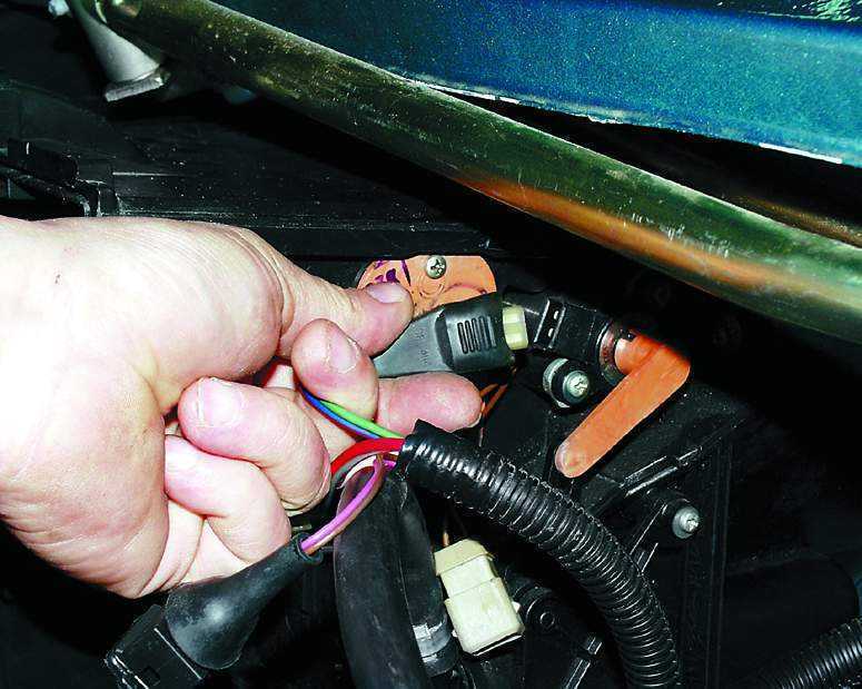 С наступлением холодов любые неполадки в системе отопления следует быстро устранить Довольно часто не работает вентилятор печки в автомобиле ВАЗ-2110 Что