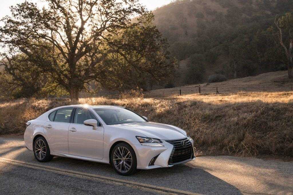 Lexus gs250: роскошь необходимая и достаточная