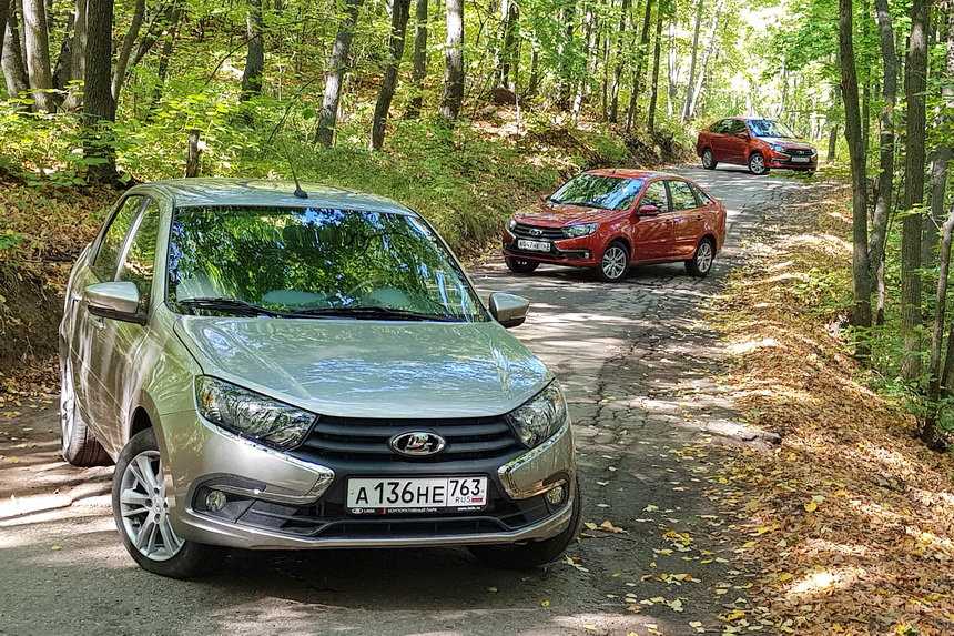 На московском автосалоне две тысячи восемнадцатого прошла премьера новой Lada Granta SW - универсала с переоформленным передком, который представляет
