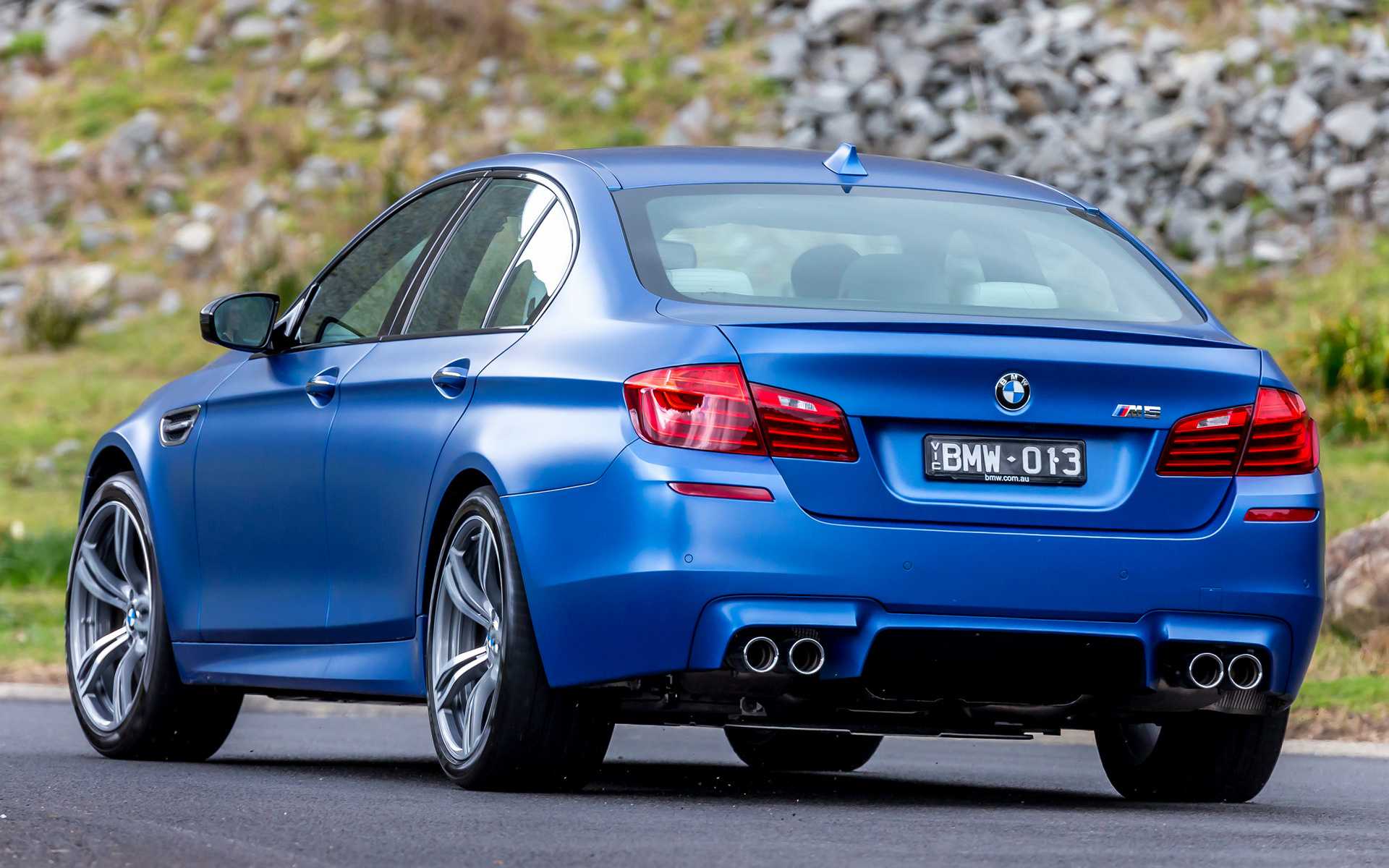 Bmw m5 - характеристики и комплектации на официальном сайте bmw в россии | bmw.tm
