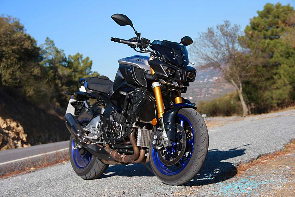Yamaha рассекретила стоимость и технические данные MT-10, новейшей модели в линейке нейкедов MT, основой для которой стал литровый спортбайк YZF-R1