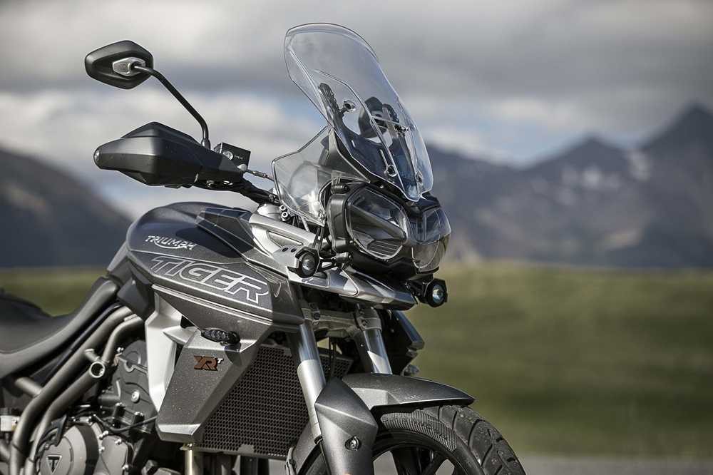 Triumph tiger 800 xc x 2021 и 2021. обзор туристических мотоциклов.