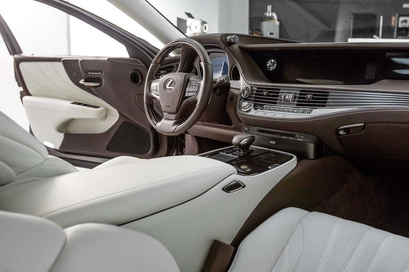Lexus представляет новое поколение флагманского седана ls
