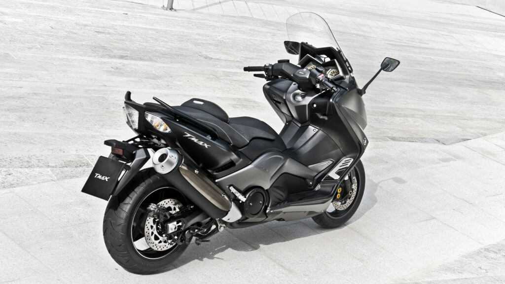 Yamaha xp530 tmax и bmw c600 sport)