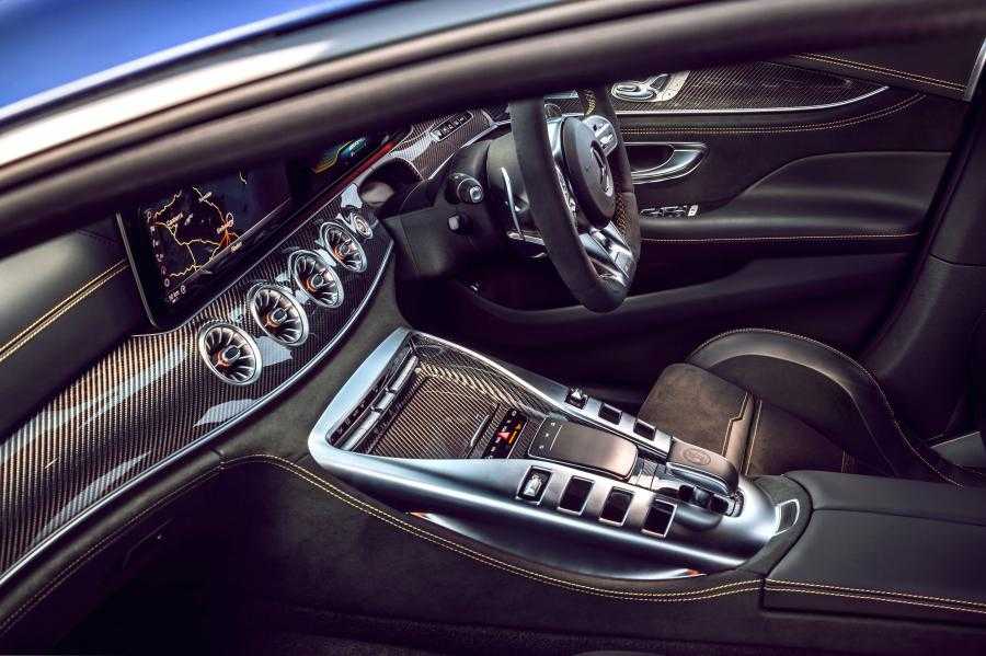 Mercedes-amg e63 2021: самые «заряженные ешки» обновились