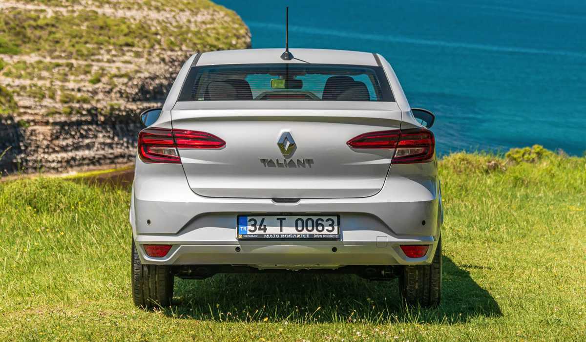В конце мая двадцать первого компания Renault представила бюджетный седан Taliant Последний разработан для рынка Турции и по сути представляет собой