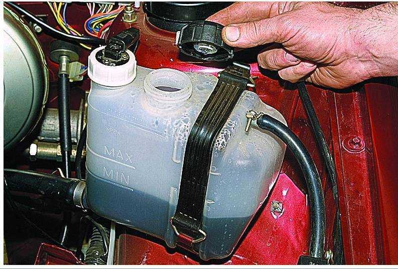 Течь в системе охлаждения двигателя: причины и устранение неполадок